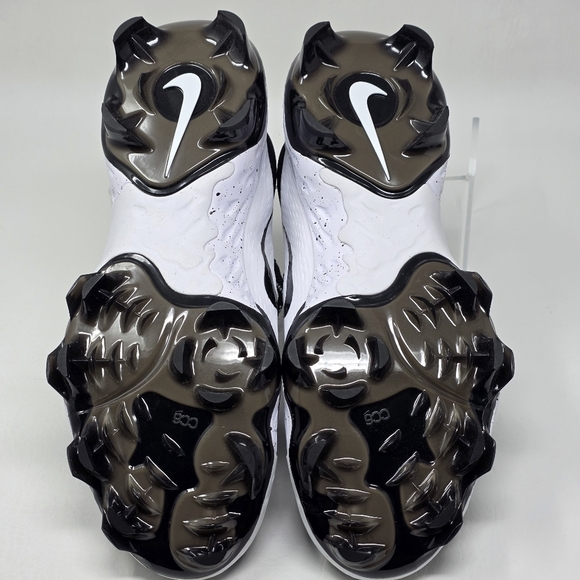 Athletic_Shoes